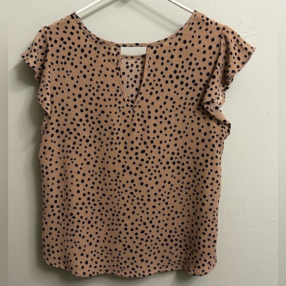 Tan and black flutter sleeve blouse - Picture 2 of 3